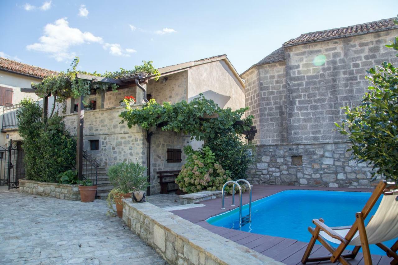 Holiday Homes Poli Svetega Antona Gracisce Exterior photo